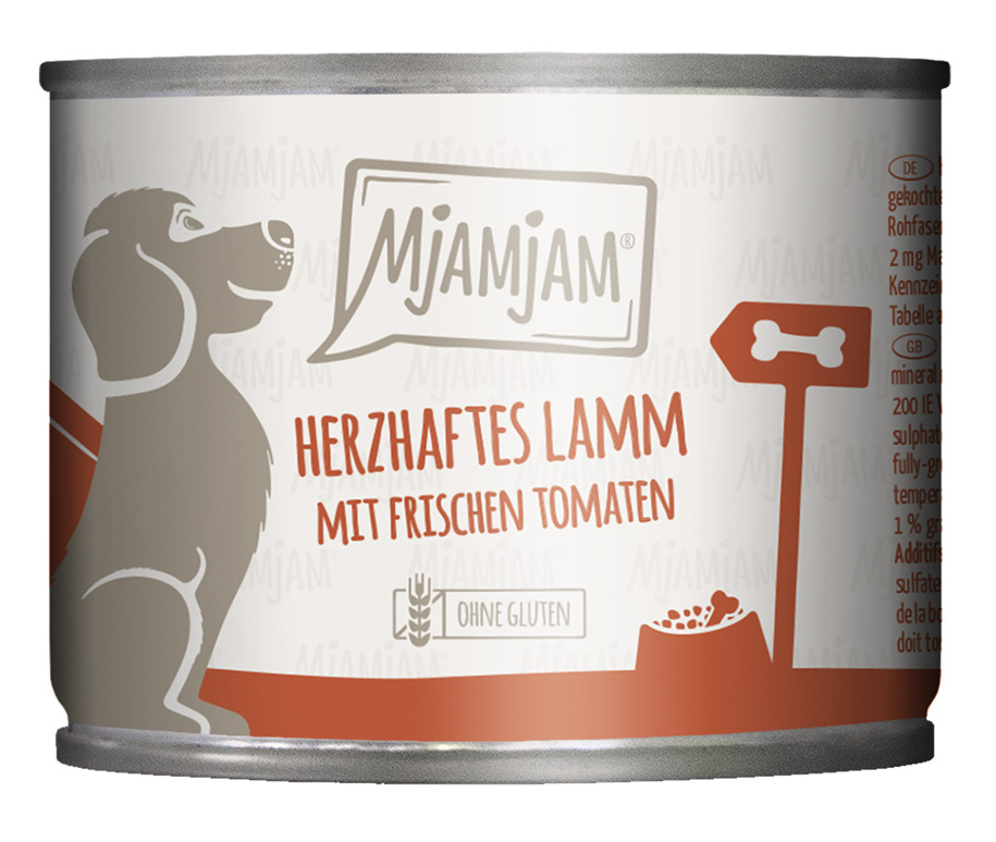 herzhaftes Lamm an gekochtem Reis mit frischen Tomaten