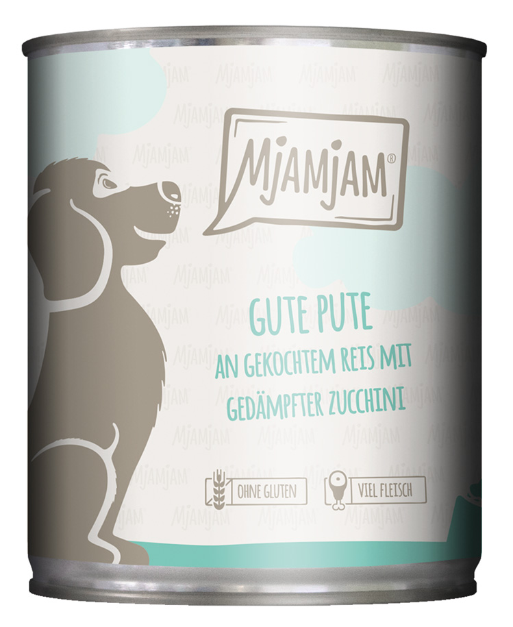 gute Pute an gekochtem Reis mit gedämpfter Zucchini