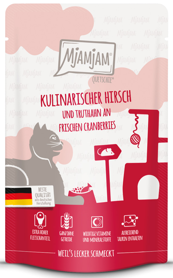 Hirsch und Truthahn an frischen Cranberries